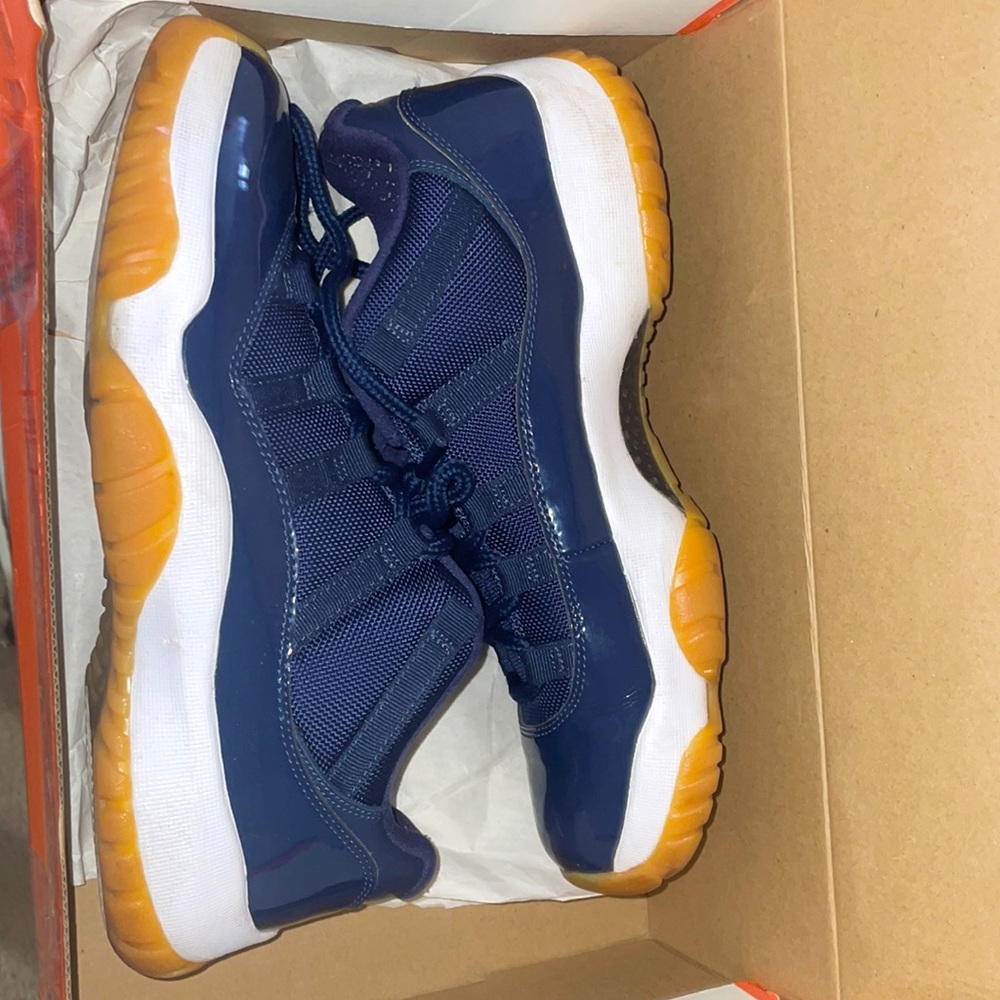 Jordan 11 Low Navy Gum VNDS SIZE 9